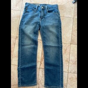 LEVI’S. Athletic fit jeans